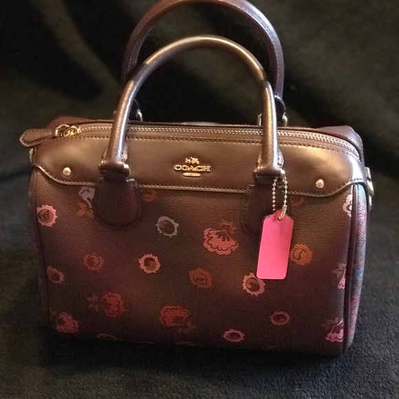 Coach purses - Picture 1 of 2